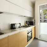 1 Bed Sleeps 4 With Pool Apartment *
