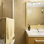 1 Bed Sleeps 4 With Pool