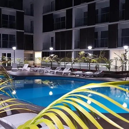 1 Bed Sleeps 4 With Pool فونشال