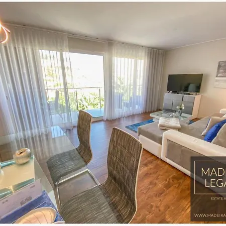 1 Bed Sleeps 4 With Pool *