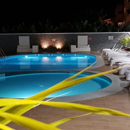 Apartment 1 Bed Sleeps 4 With Pool