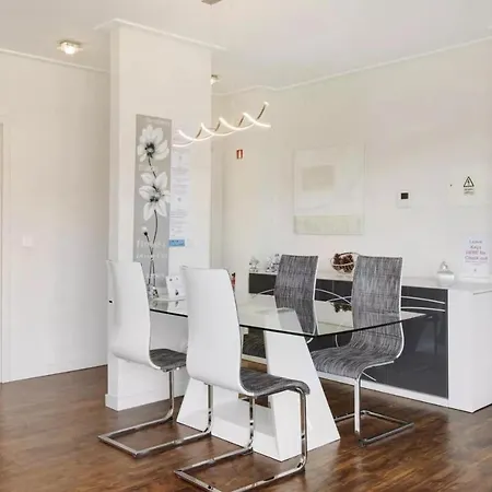 アパート 1 Bed Sleeps 4 With Pool