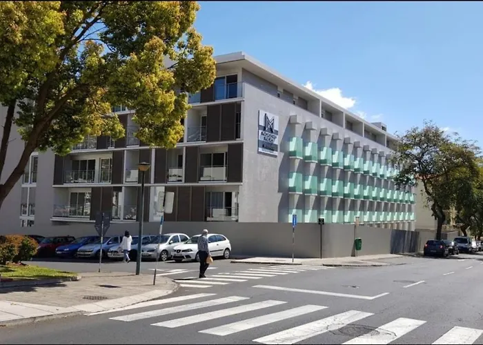 1 Bed Sleeps 4 With Pool *