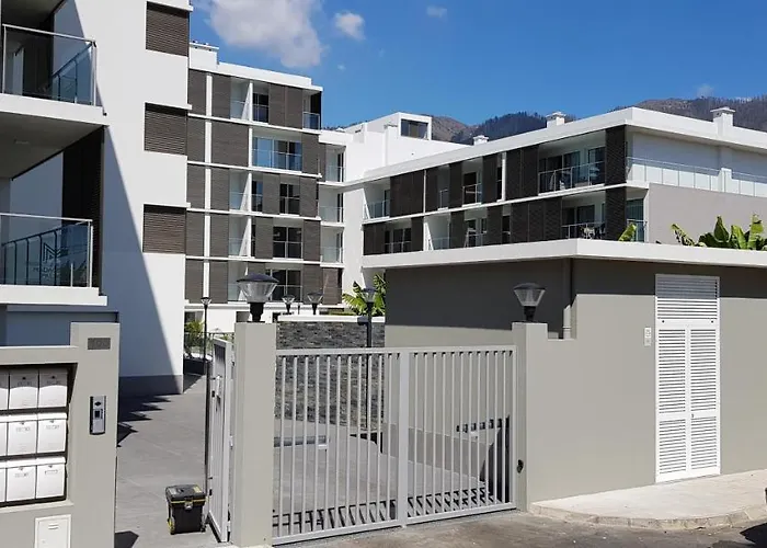 1 Bed Sleeps 4 With Pool *