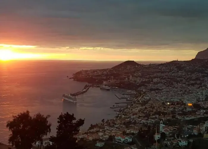 1 Bed Sleeps 4 With Pool 公寓 *