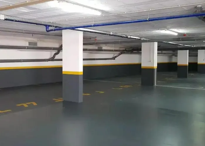 1 Bed Sleeps 4 With Pool Funchal (Madeira)