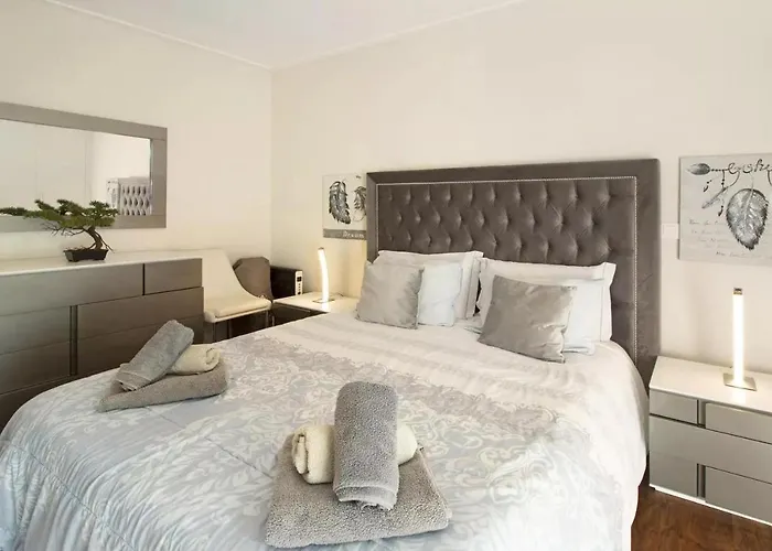 1 Bed Sleeps 4 With Pool *