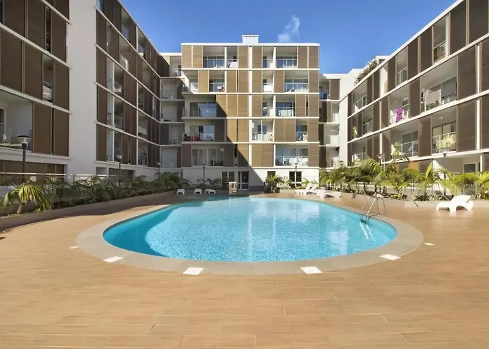 1 Bed Sleeps 4 With Pool 公寓