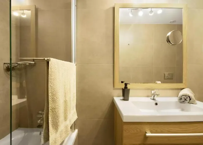 1 Bed Sleeps 4 With Pool