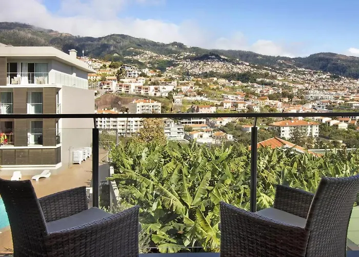 1 Bed Sleeps 4 With Pool Funchal (Madeira)