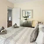 1 Bed Sleeps 4 With Pool Funchal (Madeira)